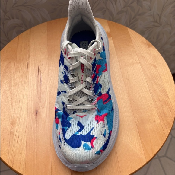 Hoka Blue and Red Clifton Edge geometric women’s size 6.5 - Picture 8 of 10